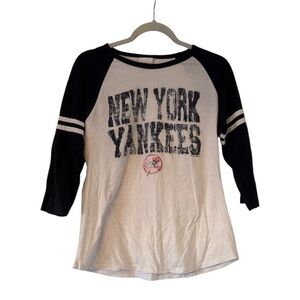 5th & Ocean Yankees Women's Raglan Tee - Black & White